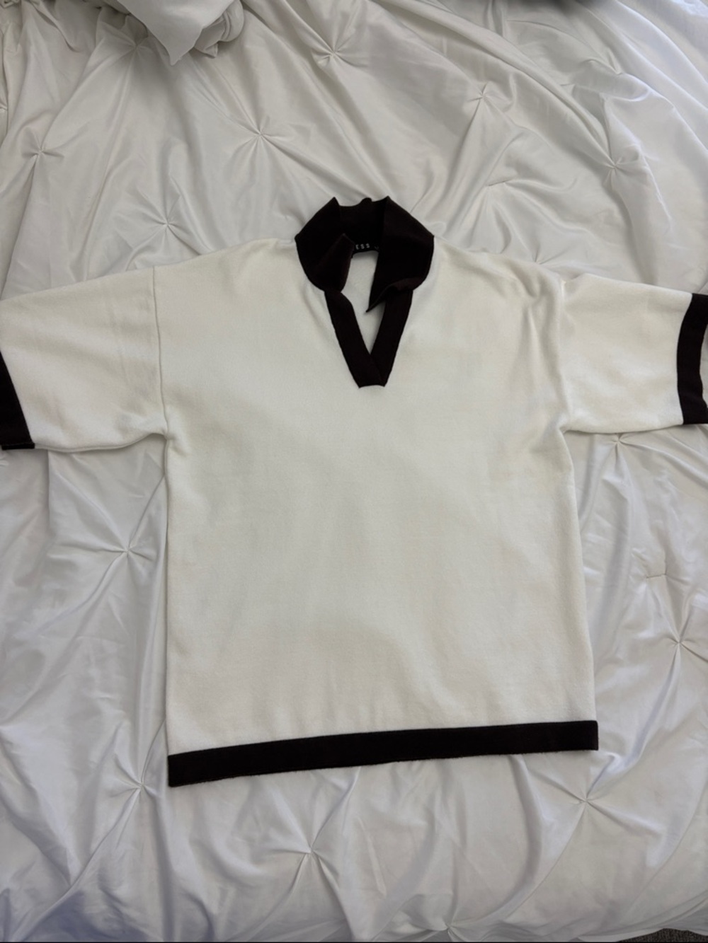 Lioness White Top with Dark Brown Collar - Picture 5 of 7